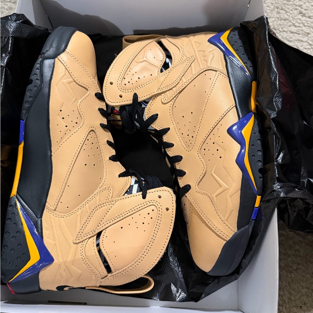 Air Jordan 7 Retro SE in the Vachetta Tan / Black / Taxi colorway
